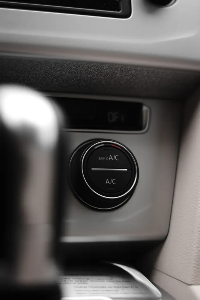 Vehicle air conditioning control dial